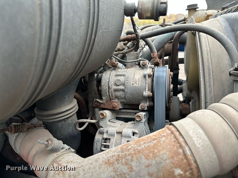 image for item MQ9521 2007 International 7400  refuse truck