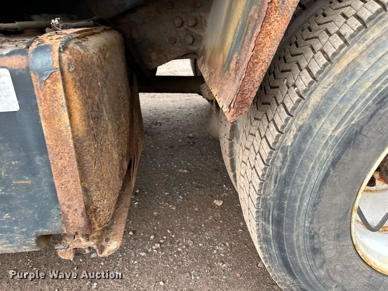 image for item MQ9521 2007 International 7400  refuse truck