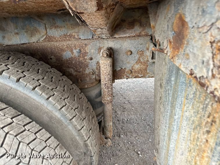 image for item MQ9521 2007 International 7400  refuse truck