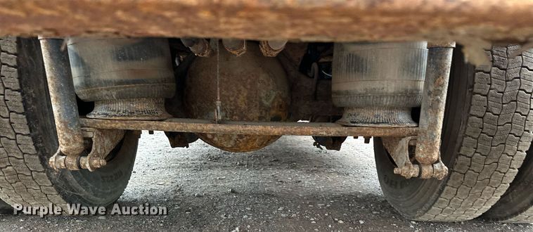 image for item MQ9521 2007 International 7400  refuse truck