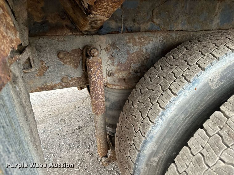 image for item MQ9521 2007 International 7400  refuse truck