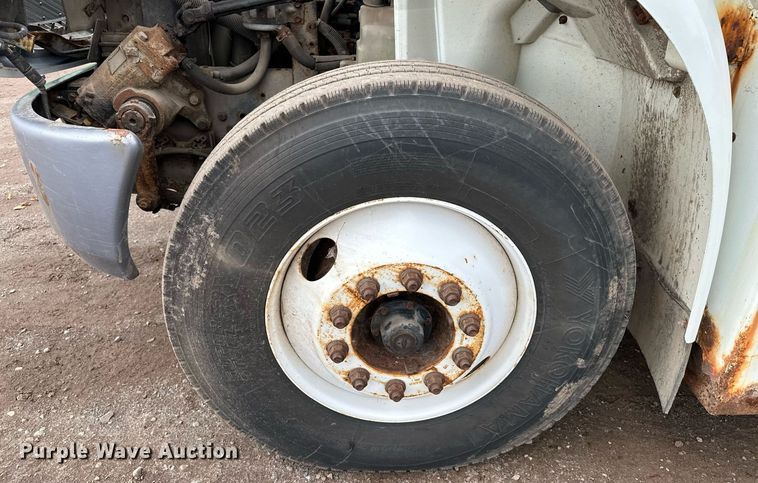 image for item MQ9521 2007 International 7400  refuse truck