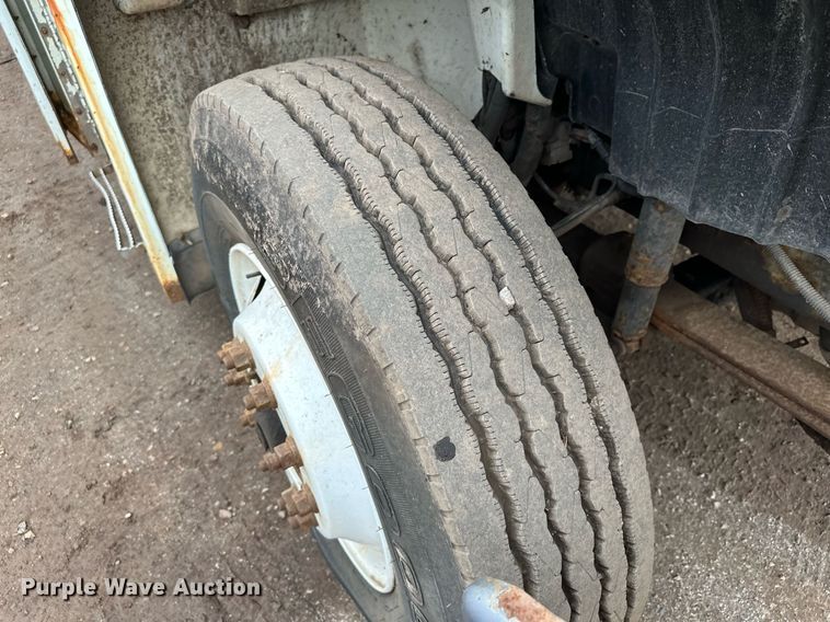 image for item MQ9521 2007 International 7400  refuse truck