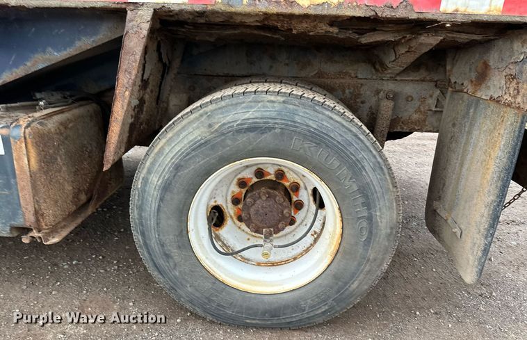 image for item MQ9521 2007 International 7400  refuse truck