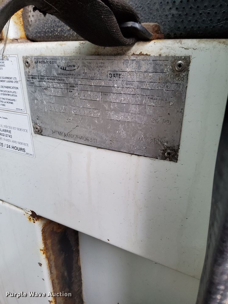 image for item MQ9521 2007 International 7400  refuse truck