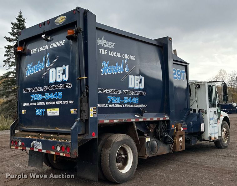 image for item MQ9522 2004 International 4400  refuse truck