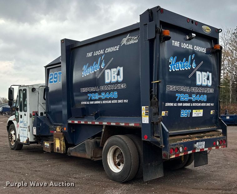 image for item MQ9522 2004 International 4400  refuse truck