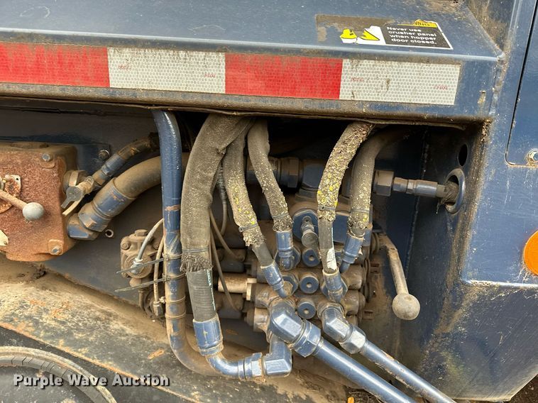 image for item MQ9522 2004 International 4400  refuse truck