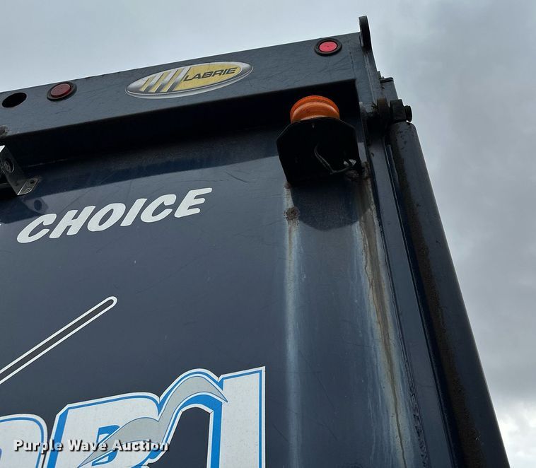 image for item MQ9522 2004 International 4400  refuse truck