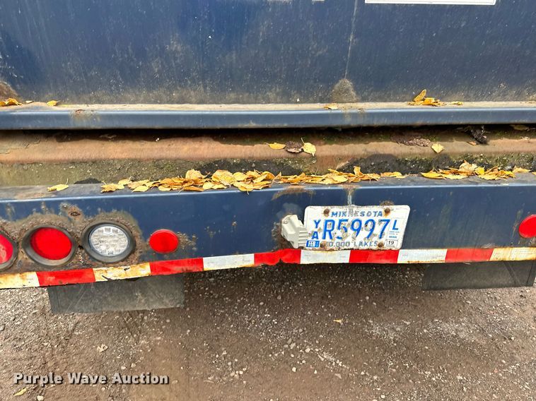 image for item MQ9522 2004 International 4400  refuse truck