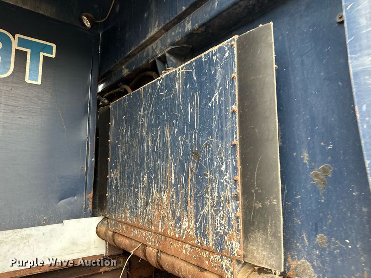 image for item MQ9522 2004 International 4400  refuse truck