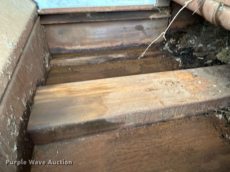 image for item MQ9522 2004 International 4400  refuse truck