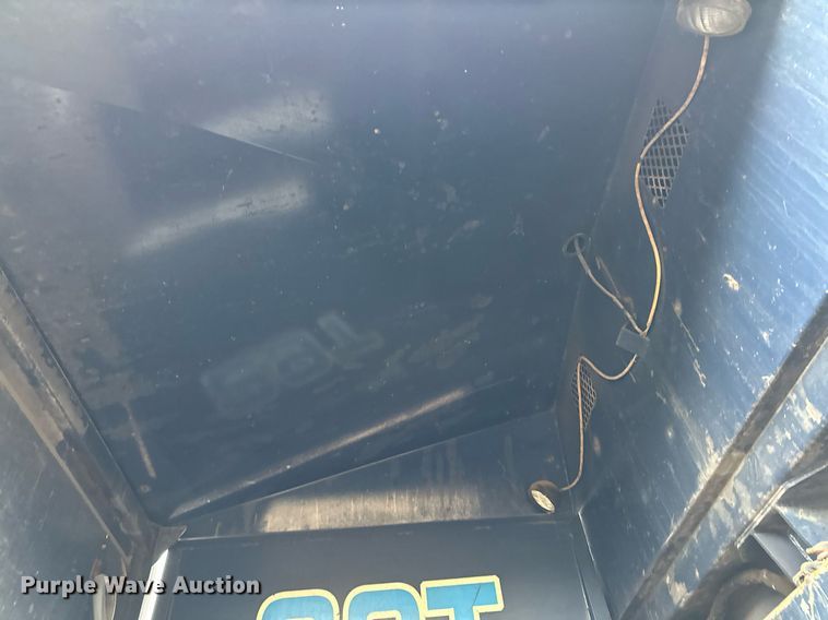 image for item MQ9522 2004 International 4400  refuse truck