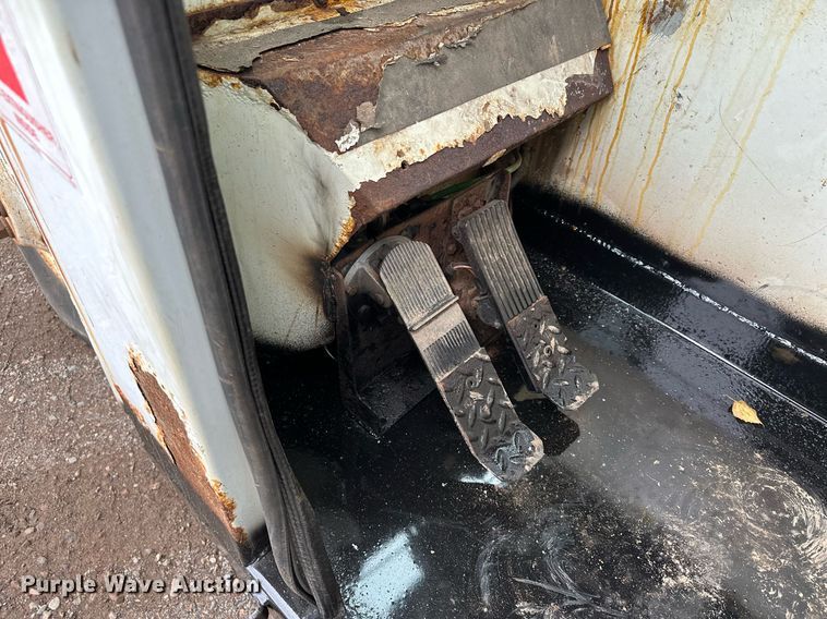 image for item MQ9522 2004 International 4400  refuse truck