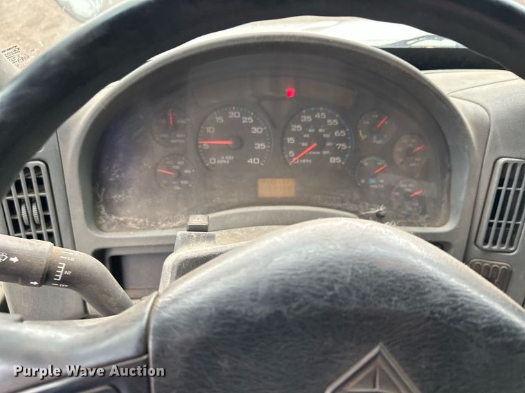 image for item MQ9522 2004 International 4400  refuse truck