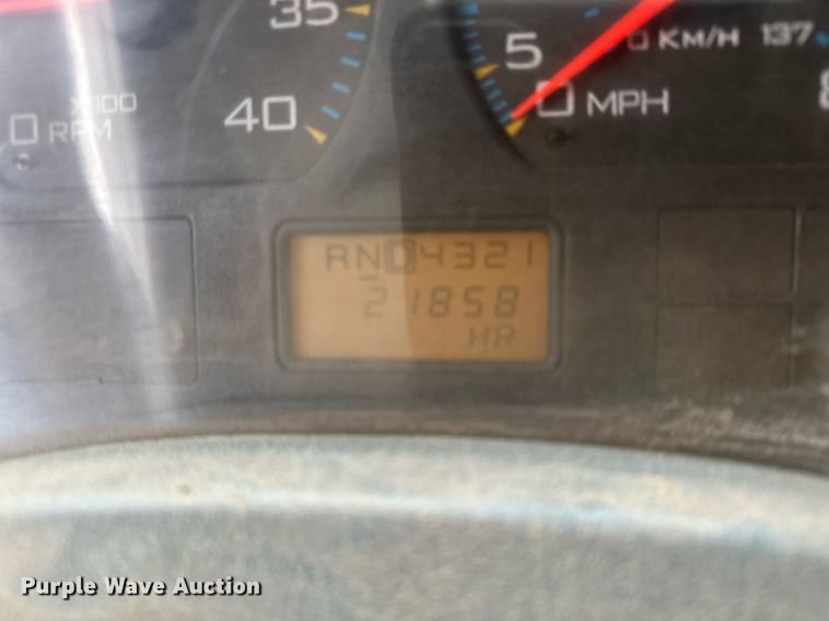 image for item MQ9522 2004 International 4400  refuse truck