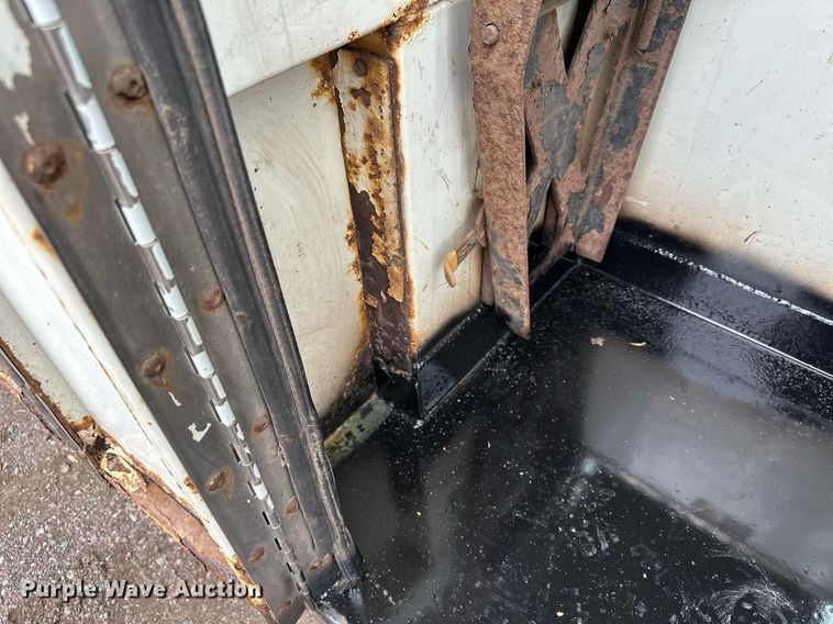 image for item MQ9522 2004 International 4400  refuse truck