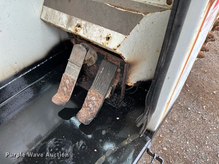 image for item MQ9522 2004 International 4400  refuse truck