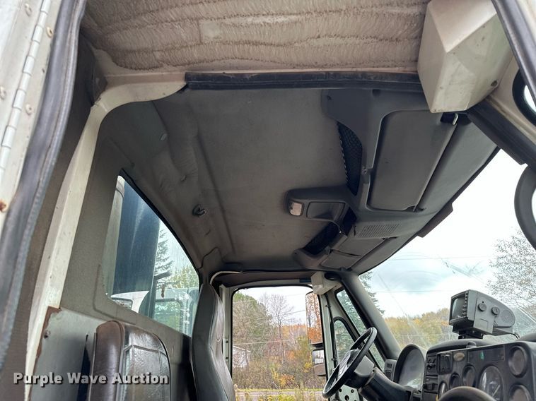 image for item MQ9522 2004 International 4400  refuse truck