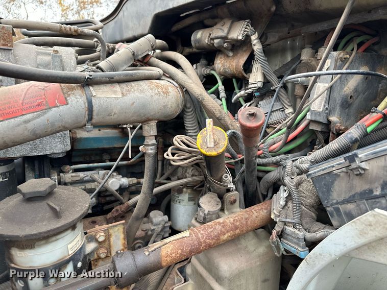 image for item MQ9522 2004 International 4400  refuse truck