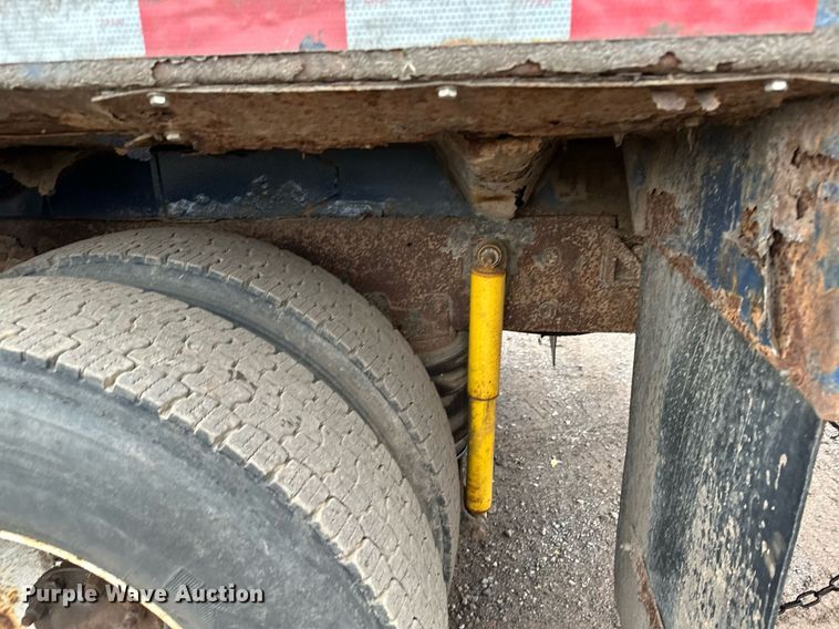 image for item MQ9522 2004 International 4400  refuse truck