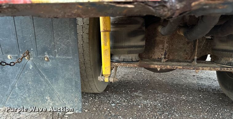 image for item MQ9522 2004 International 4400  refuse truck