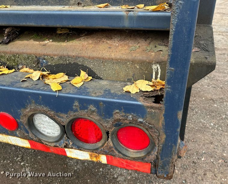 image for item MQ9522 2004 International 4400  refuse truck