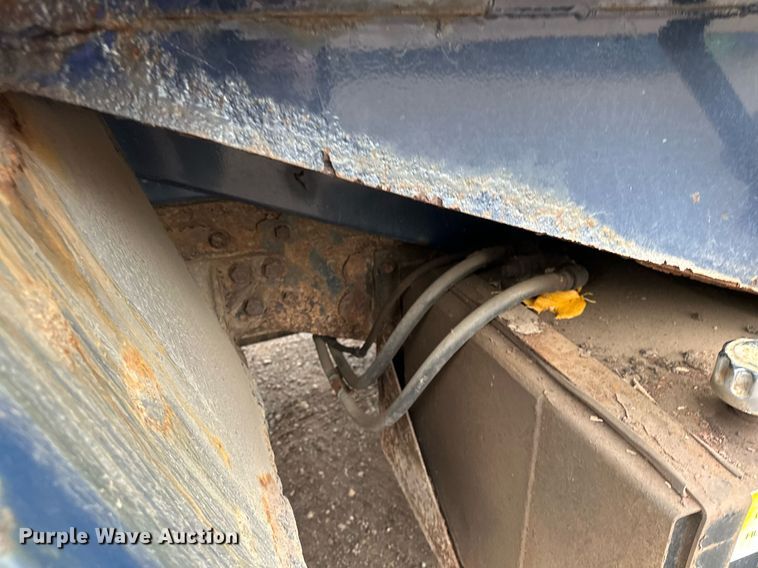 image for item MQ9522 2004 International 4400  refuse truck