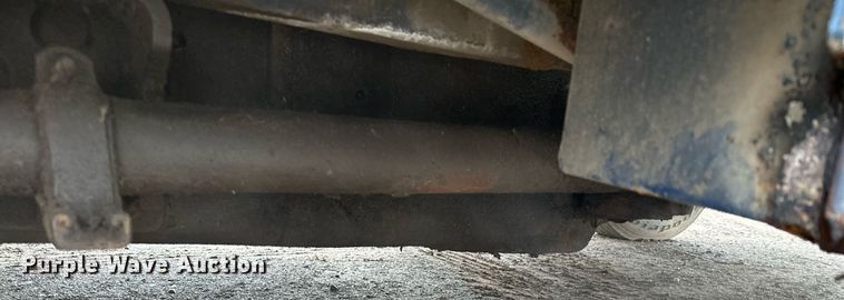 image for item MQ9522 2004 International 4400  refuse truck