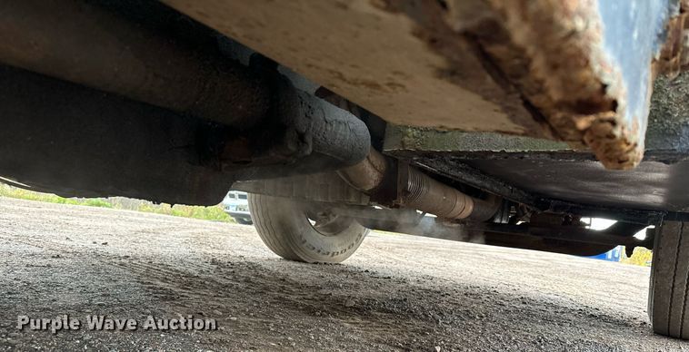 image for item MQ9522 2004 International 4400  refuse truck