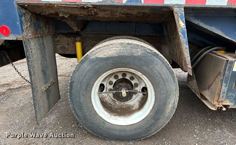 image for item MQ9522 2004 International 4400  refuse truck