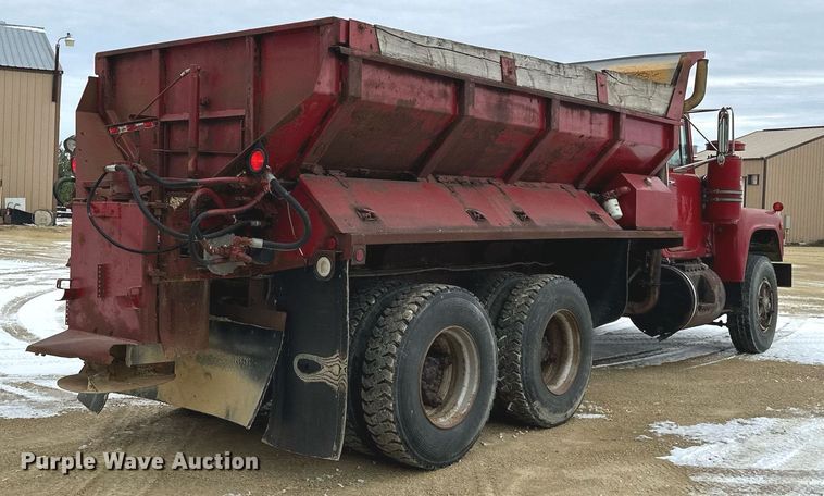 image for item MQ9528 1984 Mack R686ST  spreader truck