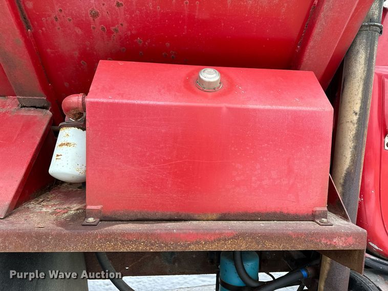 image for item MQ9528 1984 Mack R686ST  spreader truck