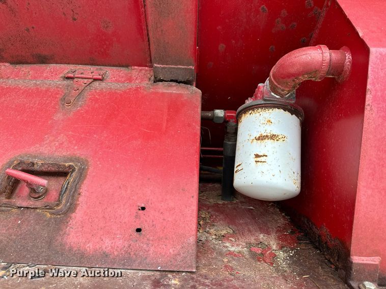 image for item MQ9528 1984 Mack R686ST  spreader truck