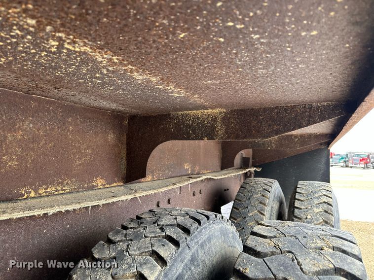 image for item MQ9528 1984 Mack R686ST  spreader truck