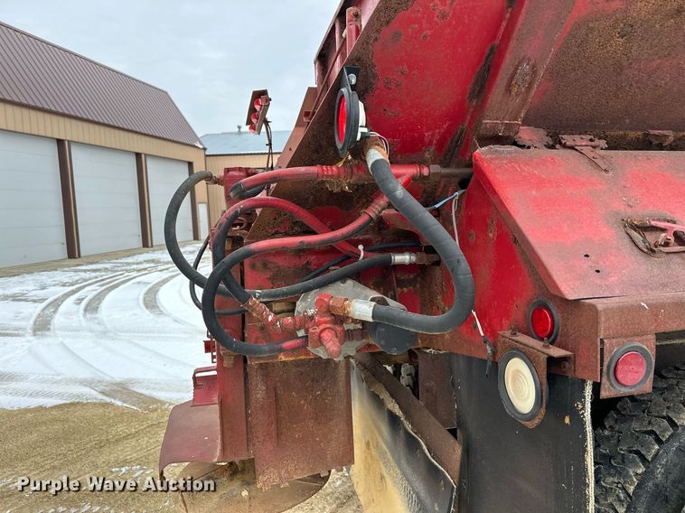 image for item MQ9528 1984 Mack R686ST  spreader truck