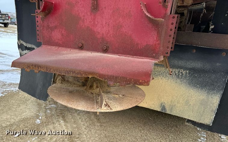 image for item MQ9528 1984 Mack R686ST  spreader truck