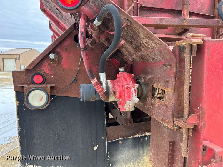 image for item MQ9528 1984 Mack R686ST  spreader truck