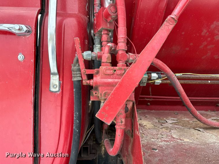 image for item MQ9528 1984 Mack R686ST  spreader truck