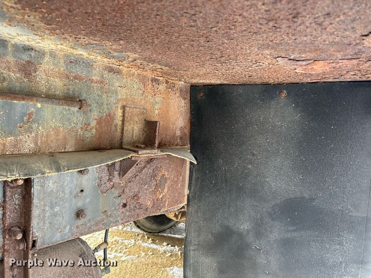 image for item MQ9528 1984 Mack R686ST  spreader truck