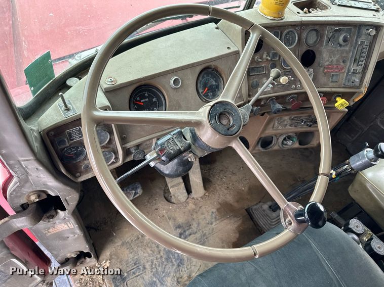 image for item MQ9528 1984 Mack R686ST  spreader truck