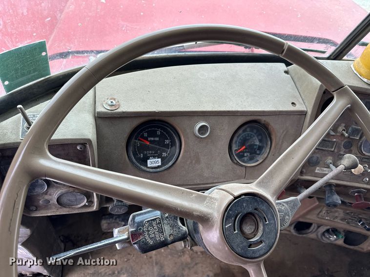 image for item MQ9528 1984 Mack R686ST  spreader truck