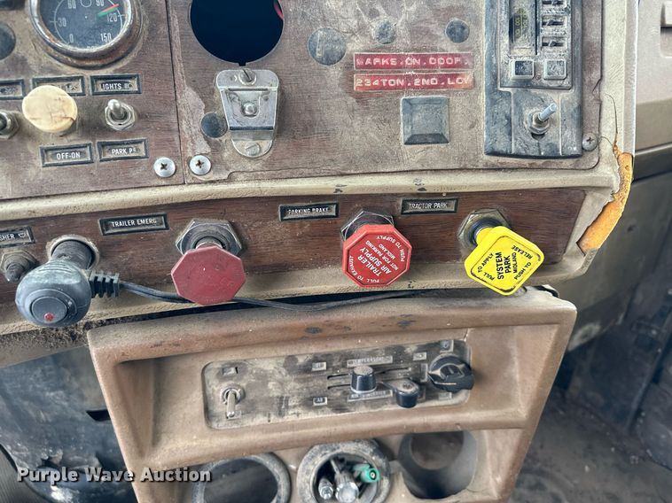 image for item MQ9528 1984 Mack R686ST  spreader truck