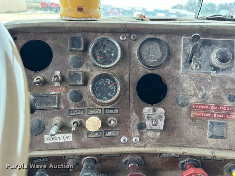 image for item MQ9528 1984 Mack R686ST  spreader truck