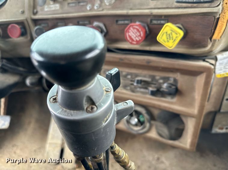 image for item MQ9528 1984 Mack R686ST  spreader truck