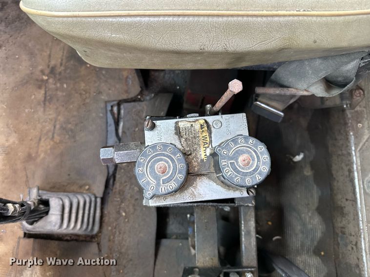 image for item MQ9528 1984 Mack R686ST  spreader truck