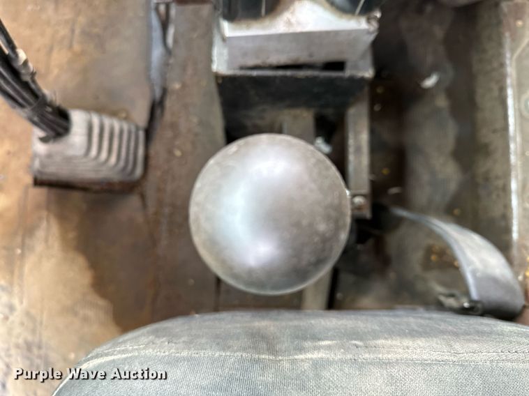 image for item MQ9528 1984 Mack R686ST  spreader truck