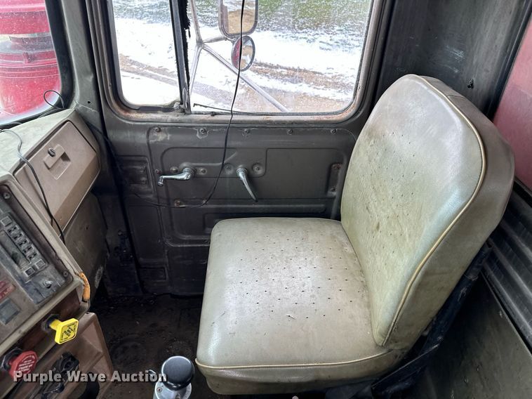 image for item MQ9528 1984 Mack R686ST  spreader truck