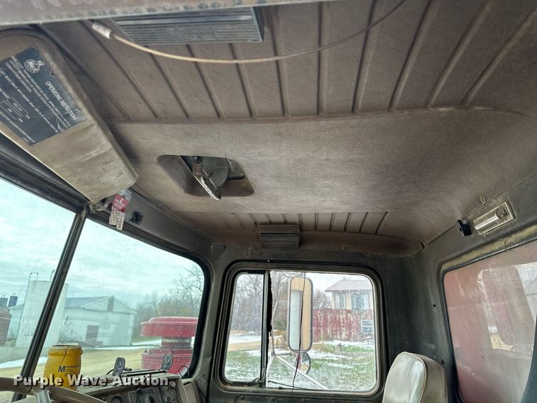 image for item MQ9528 1984 Mack R686ST  spreader truck