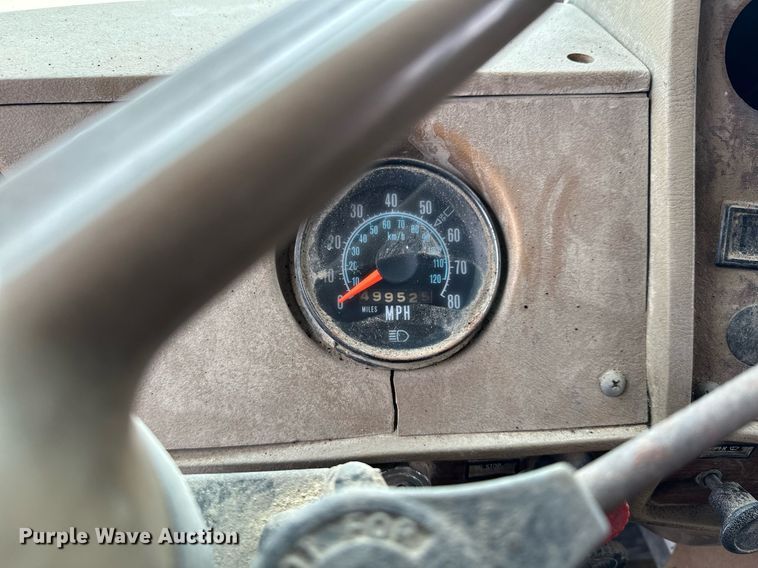 image for item MQ9528 1984 Mack R686ST  spreader truck